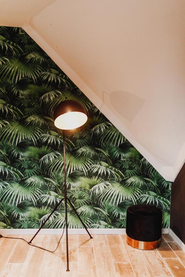 Chalet Tropical Avec Bain A Bulles - In The Woods Gesves Eksteriør bilde